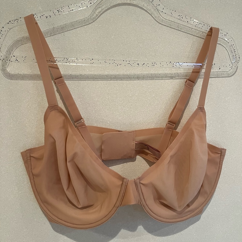 Skims mesh underwire bra. Size 42DD.